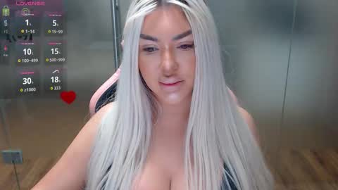 Snapshot of sarahstone_ chatting on 20, 10, 2025 Sarah online show from 20, 10, 2025