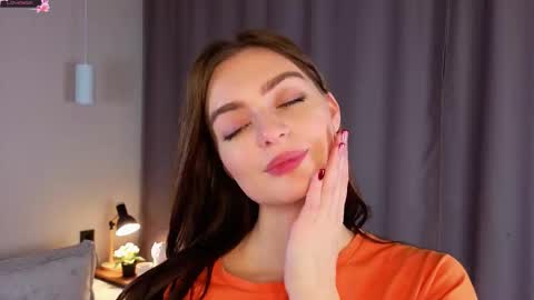 Snapshot of sarakinsly chatting on 28, 11, 2025 Rosie online show from 28, 11, 2025