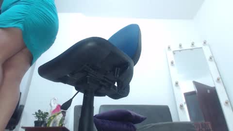 Saraloves online show from 4, 2, 2026