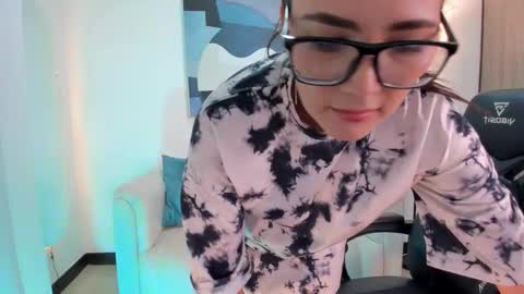 I am Sara  online show from 24, 9, 2025