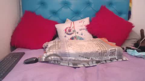 Sara Wills online show from 26, 9, 2025