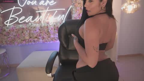 Sara Winstone online show from 7, 3, 2026