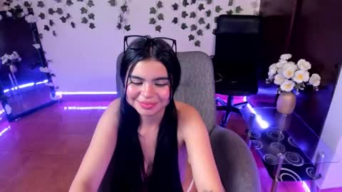 saray__jones online show from 20, 1, 2025