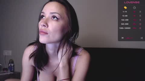 Snapshot of sarinaluv chatting on 9, 3, 2025   online show from 9, 3, 2025