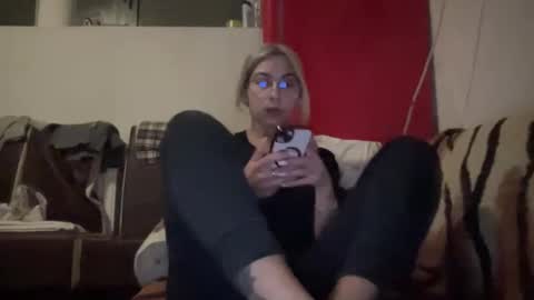 Sarrah online show from 5, 1, 2025