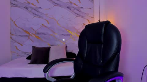 Snapshot of sasha_kendrick chatting on 1, 2, 2025 Sasha online show from 1, 2, 2025