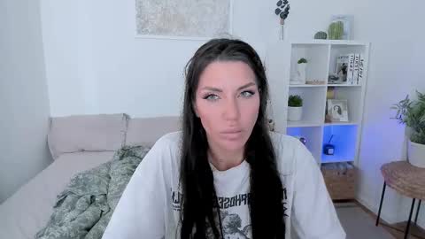 Sasha Miro online show from 19, 9, 2025