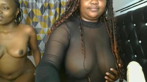 sassie_bee online show from 8, 10, 2025