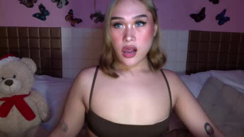 Snapshot of sassy_sarah19 chatting on 6, 12, 2024 Sarah Drews Super model online show from 6, 12, 2024