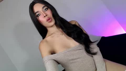 Tiffanie online show from 7, 2, 2026