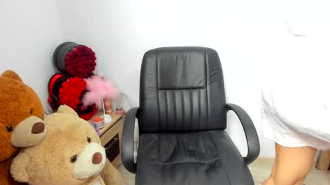 sassytiff online show from 4, 3, 2026