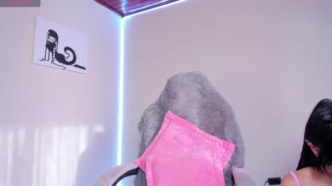    im expecting 300 thumbs up on my altar online show from 13, 1, 2025