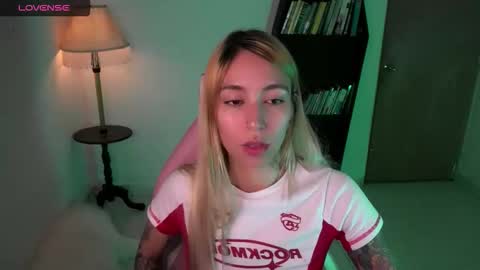 I AM JENN  online show from 18, 12, 2025