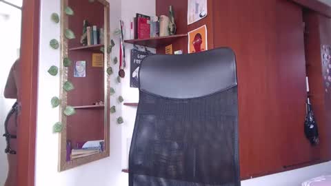 Snapshot of saucy_zaren chatting on 8, 1, 2025 Zaren online show from 8, 1, 2025