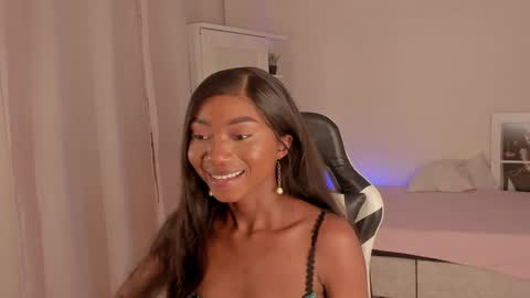 Snapshot of savannahwildee chatting on 13, 12, 2024 Savannahwildee online show from 13, 12, 2024