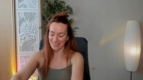 Snapshot of save_the_qween chatting on 7, 4, 2026 save the qween online show from 7, 4, 2026