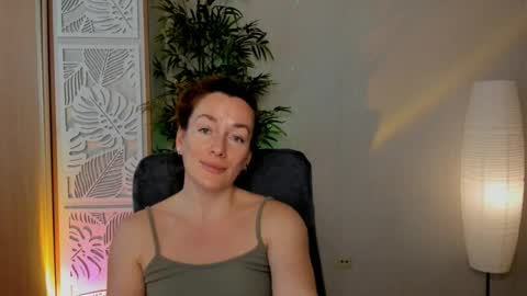 Snapshot of save_the_qween chatting on 9, 4, 2026 save the qween online show from 9, 4, 2026