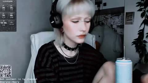 pronoun she. name Mary. age 21. online show from 19, 10, 2025