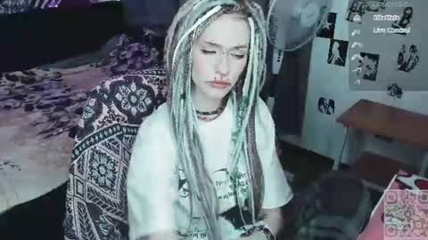 pronoun she. name Mary. age 21. online show from 15, 6, 2026