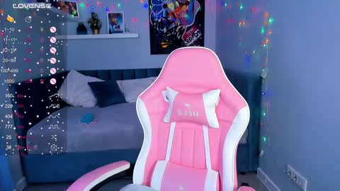 Kira  GMT 7 Mon Thu-Sun  0800am-0200pm  online show from 7, 1, 2025