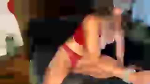 Miss Scarlet April online show from 28, 7, 2026
