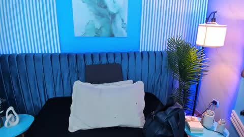 Scarlet Edwars online show from 14, 1, 2025