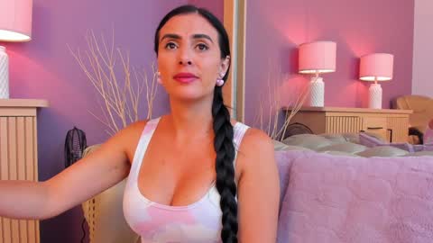 Scarlet Edwars online show from 24, 1, 2025