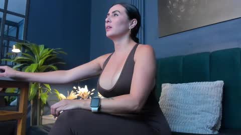 Scarlet Edwars online show from 10, 9, 2025