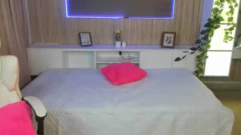 Scarlet  online show from 2, 3, 2026