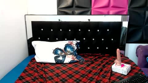 Snapshot of scarletglow1 chatting on 21, 1, 2025 scarletglow1 online show from 21, 1, 2025