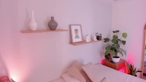 Scarlett Morgan online show from 8, 3, 2025