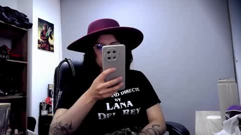 Snapshot of scarlett_sen chatting on 5, 5, 2026 Mistress Scarlett online show from 5, 5, 2026