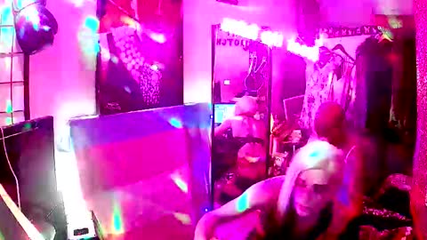 Scarletta Wolf online show from 6, 1, 2026