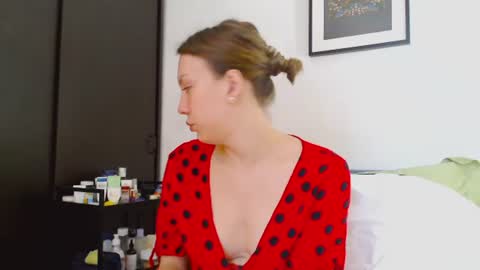 Snapshot of scarlettford chatting on 18, 6, 2026 Scarlett online show from 18, 6, 2026