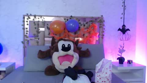 Scarlet online show from 22, 10, 2025