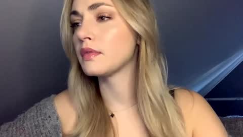 ScarlettxBlonde online show from 28, 4, 2026