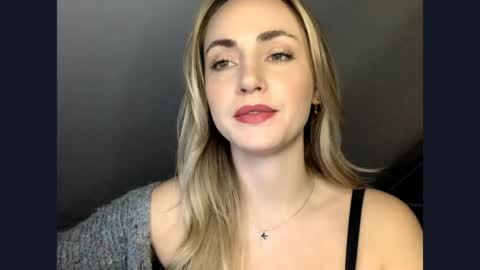 ScarlettxBlonde online show from 15, 5, 2026