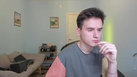 Thomas brunette and Alex blond online show from 6, 3, 2025