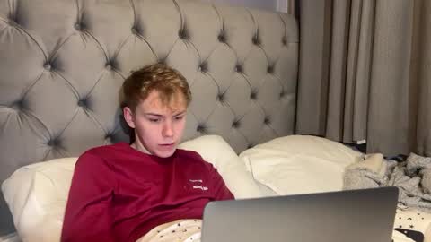 Snapshot of scottish_twink01 chatting on 25, 12, 2024 danny online show from 25, 12, 2024