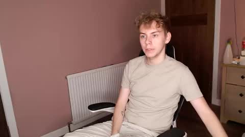 Snapshot of scottish_twink01 chatting on 17, 9, 2025 danny online show from 17, 9, 2025