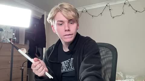 Snapshot of scottish_twink01 chatting on 22, 9, 2025 danny online show from 22, 9, 2025