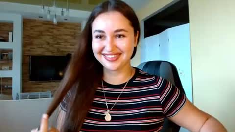 Elizabeth  online show from 22, 7, 2026