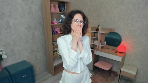 Mia online show from 31, 5, 2026