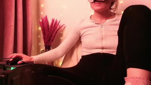 Anni online show from 2, 1, 2025