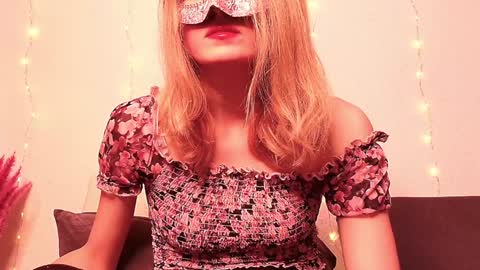 Anni online show from 8, 1, 2025