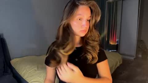 Snapshot of secretnaya_girl chatting on 4, 7, 2026 Alina online show from 4, 7, 2026