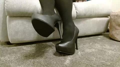 Snapshot of secretshoes chatting on 15, 2, 2026 Secret Shoes online show from 15, 2, 2026