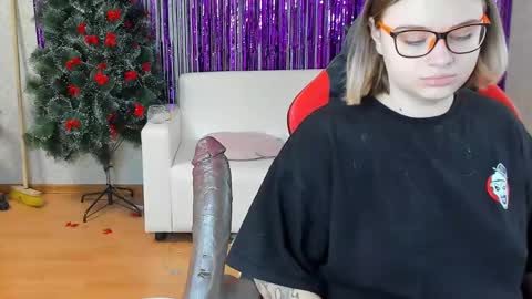 seductive_she_wolf online show from 3, 2, 2025