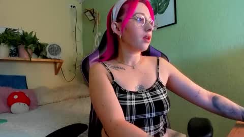 Yeyis  online show from 16, 11, 2025