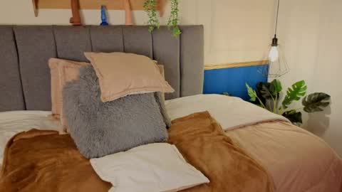 Call me S E L E N A   online show from 31, 3, 2026